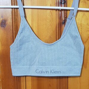 Calvin Klein sports seamless bra size M